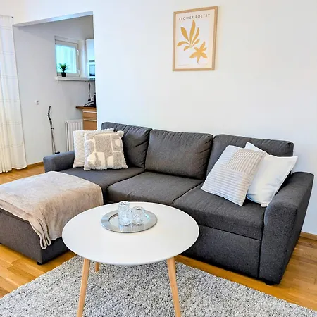 18 - Cozy With View, 7th Floor Apartament